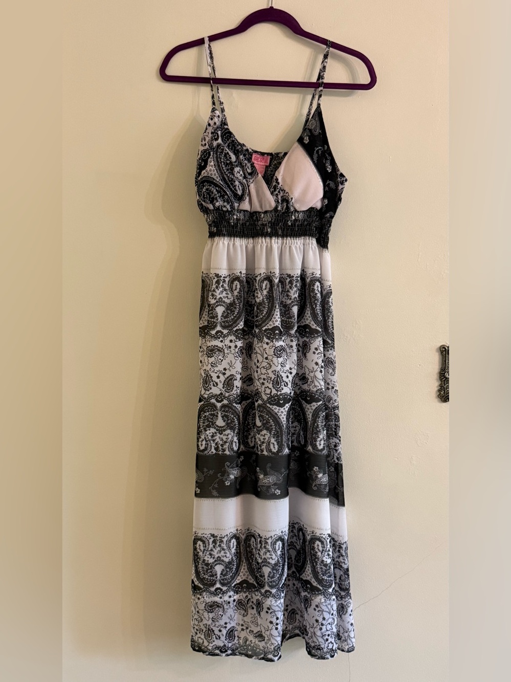 Beautiful and Stunning She's Cool Black and White Paisley Maxi Dress Size XL